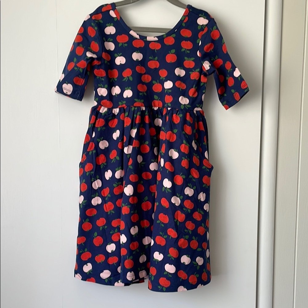 NEW Hanna Andersson Short Sleeve Skater Dress with Apple Print, 120 cm (6-7)